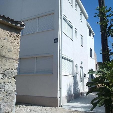 Apartments By The Sea Pag - 11778 Паг Екстериор снимка